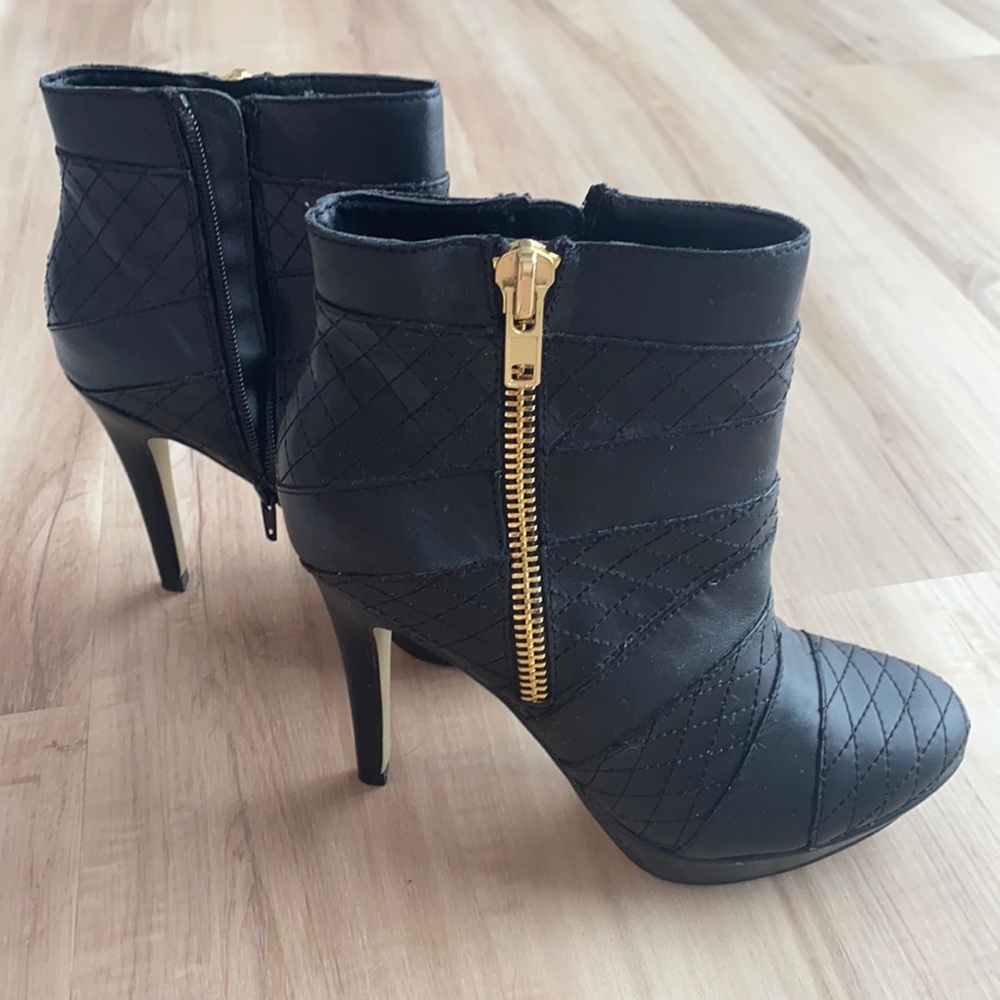 Kensie ankle booties